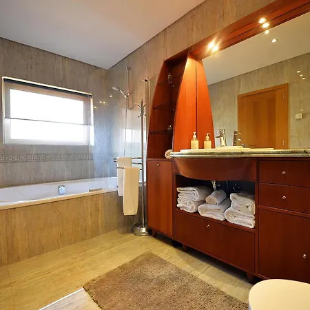 Ferienvilla Mit Pool, Jacuzzi Und Tennisplatz Tatil Evi *